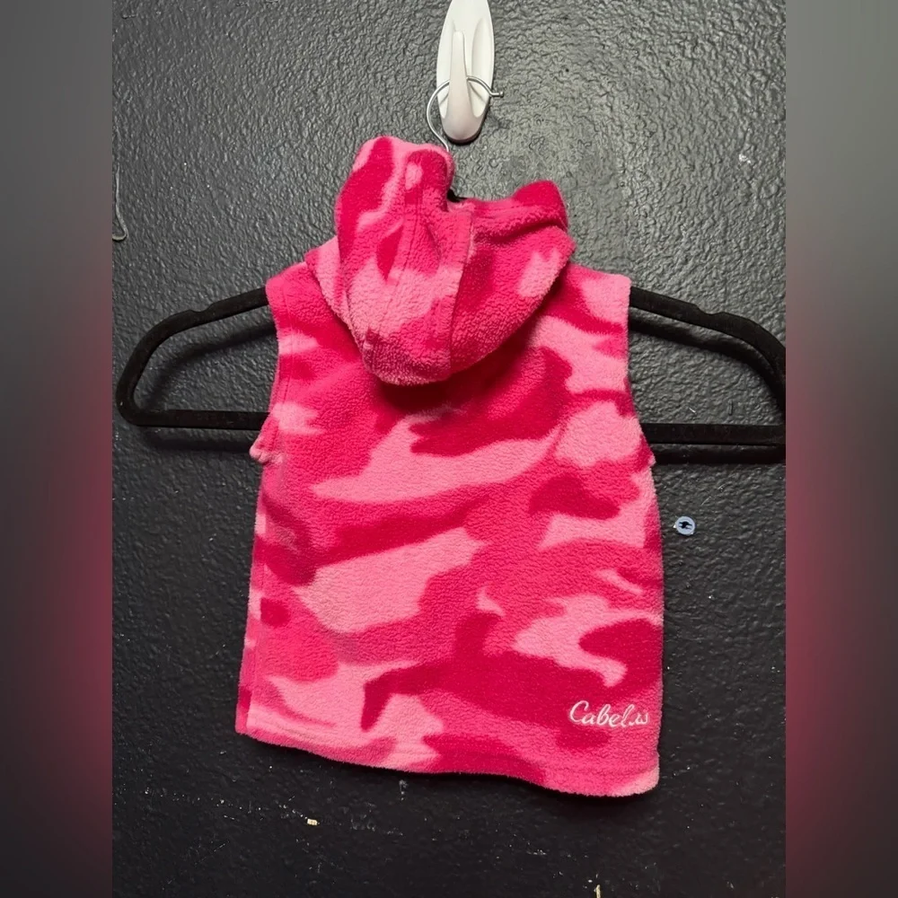 Girls Cabela's Vibrant Pink Camo Fleece Vest